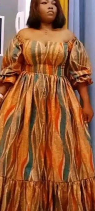 Robe longue en pagne orangé à manches bouffantes