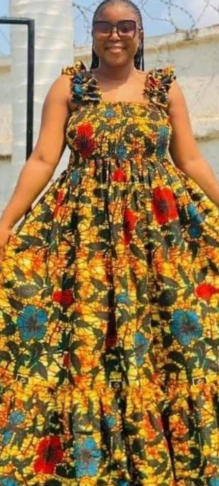 Robe longue à bretelles volantées en wax fleuri